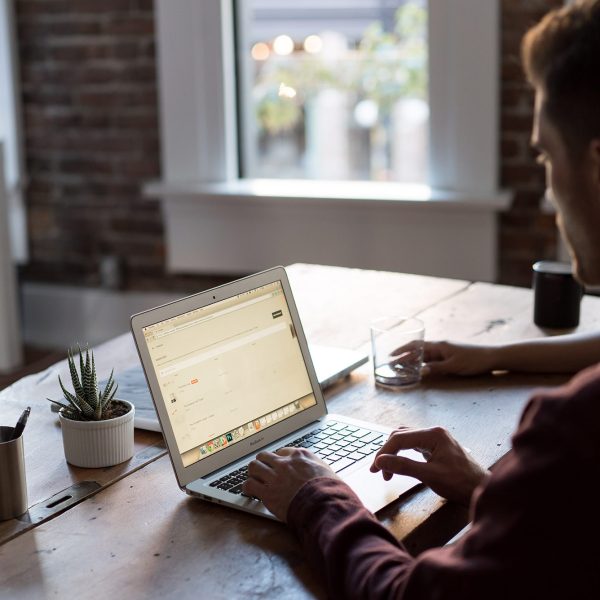 bench-accounting-49025-unsplash